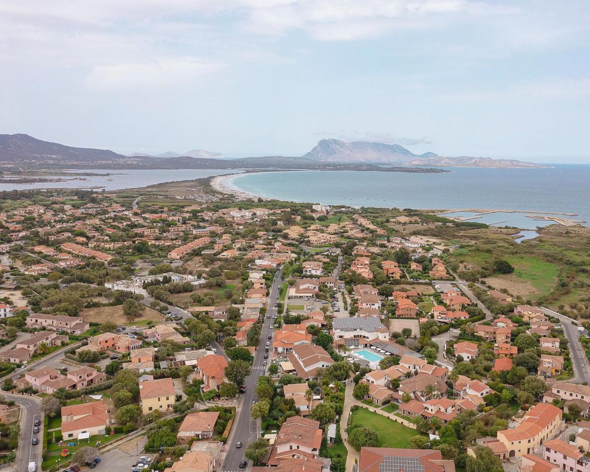 Zeta Club San Teodoro Le Rose Hotel Eksteriør billede