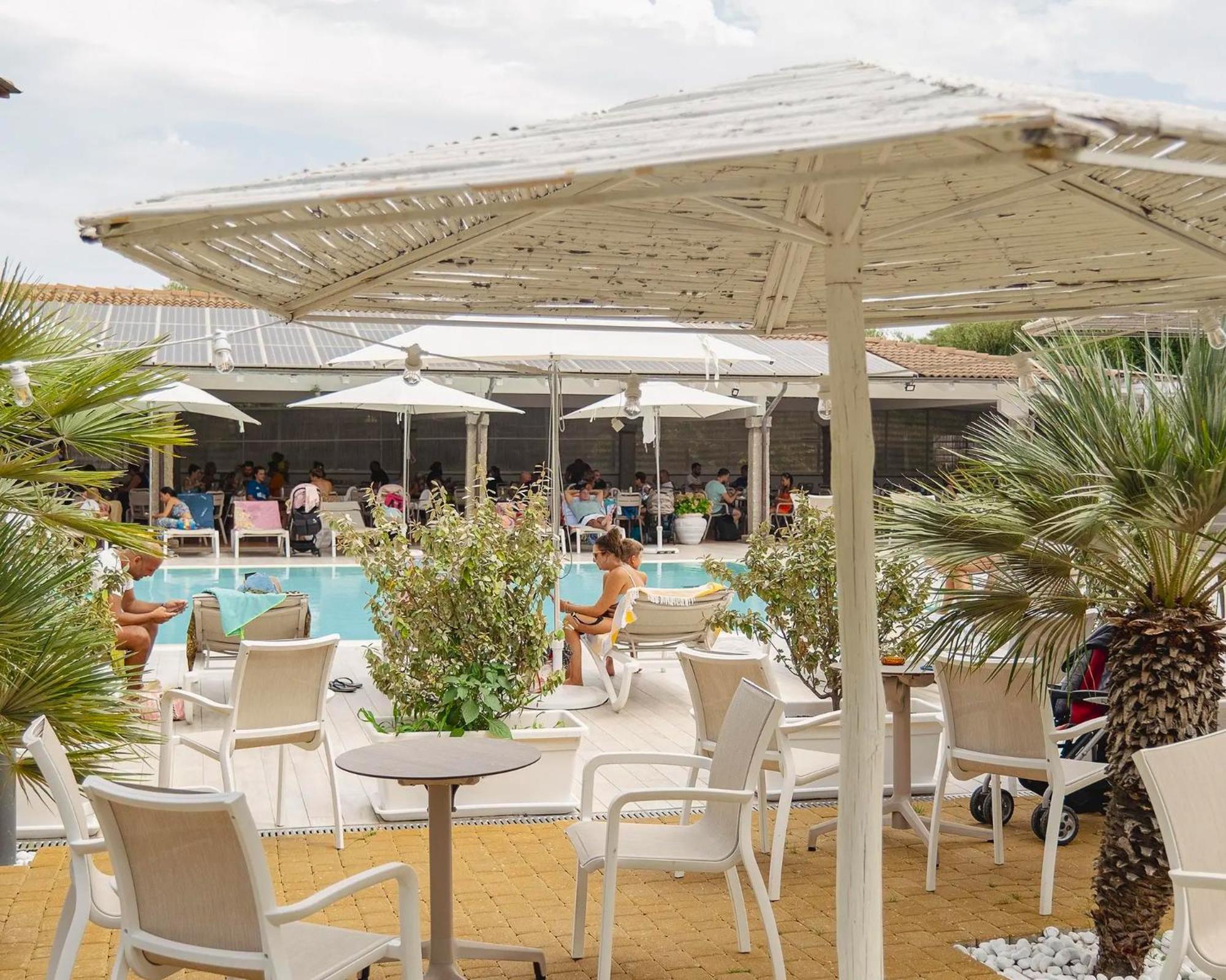 Zeta Club San Teodoro Le Rose Hotel Eksteriør billede