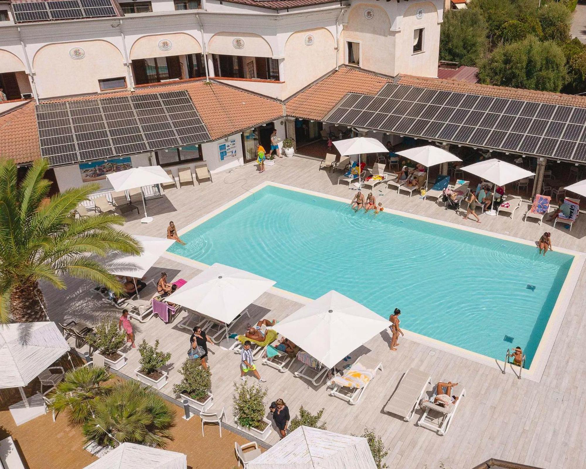 Zeta Club San Teodoro Le Rose Hotel Eksteriør billede