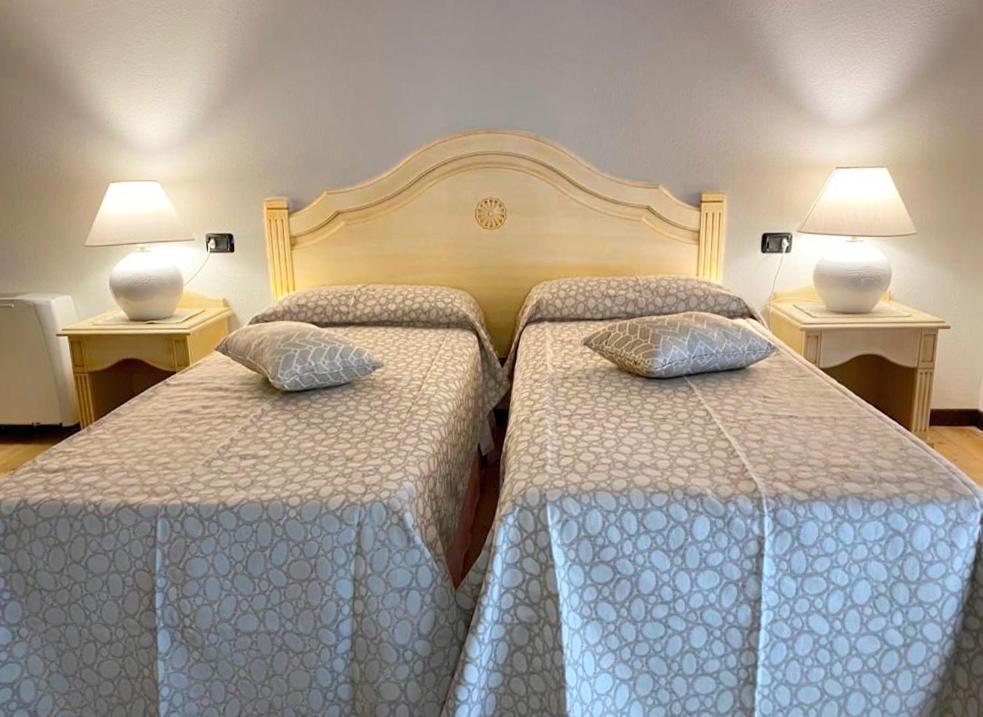 Zeta Club San Teodoro Le Rose Hotel Eksteriør billede